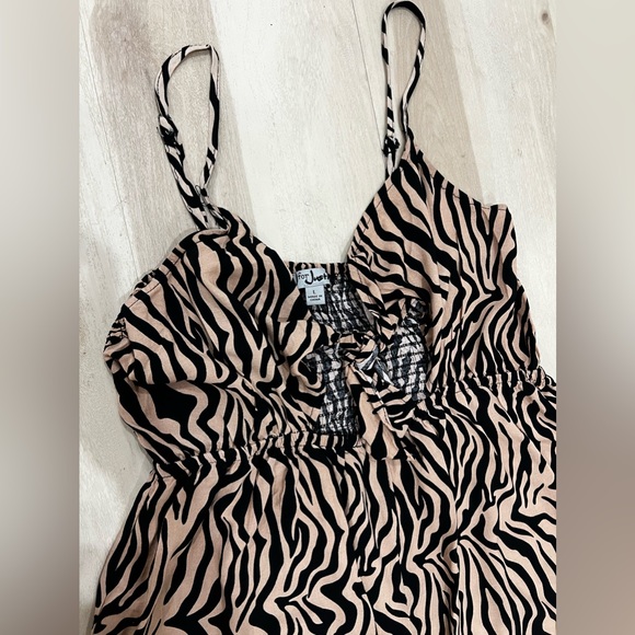 Bow front Animal Print midi dress - Picture 6 of 8